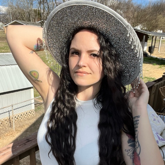 Meet your Posher, Tiffany - Picture 5 of 6